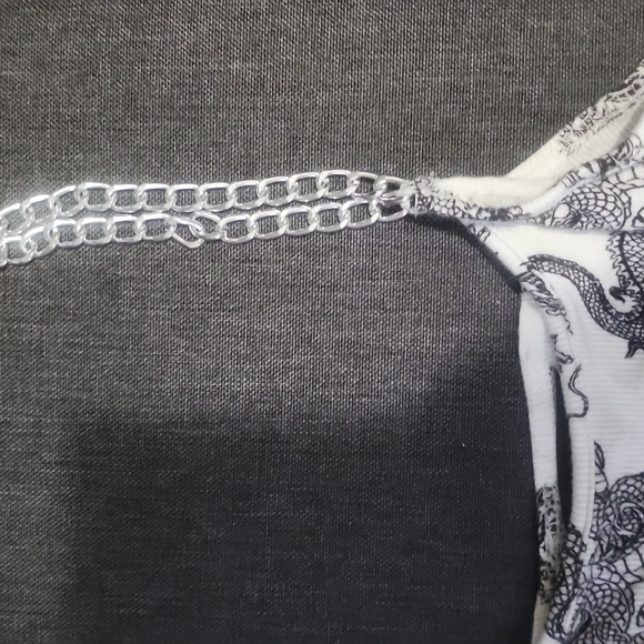 Cute chain dragon crop top - Picture 2 of 3